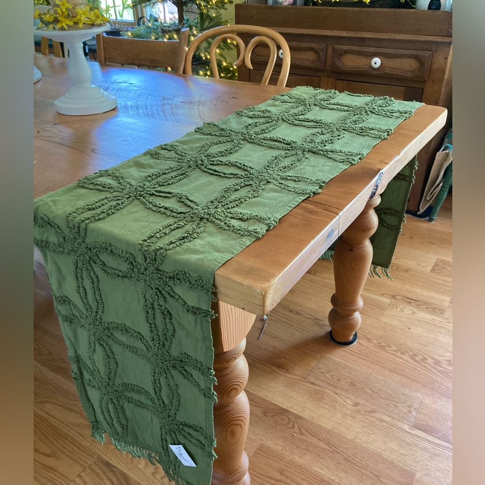 NWT Tufted Cotton Chenille Runner Manual Brand GREEN Farmhouse shabby
